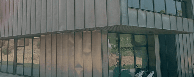 Instaladores de fachadas ventiladas engatilladas de Zinc